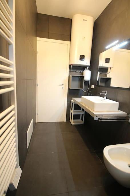 Monolocale Trainspotting Apartment เวโรนา ภายนอก รูปภาพ