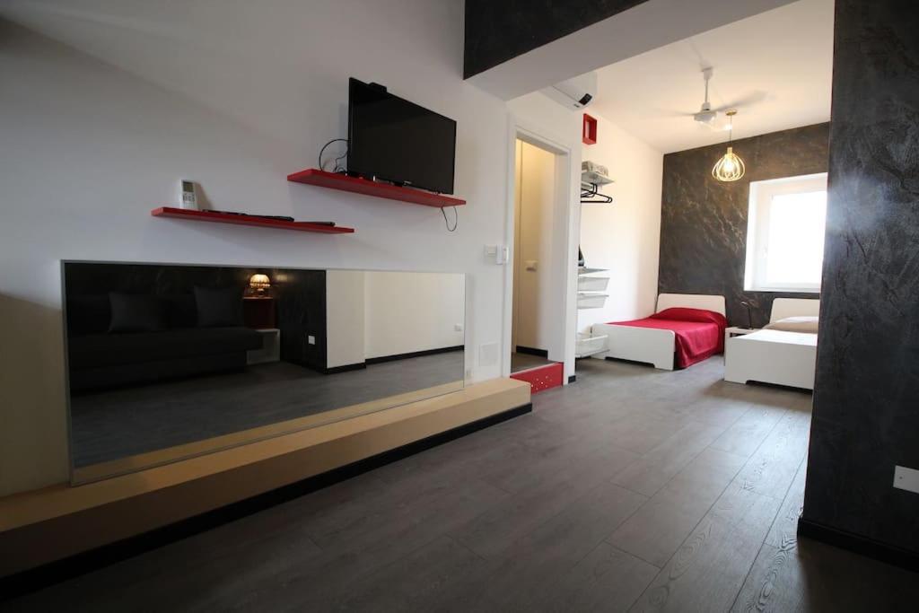 Monolocale Trainspotting Apartment เวโรนา ภายนอก รูปภาพ
