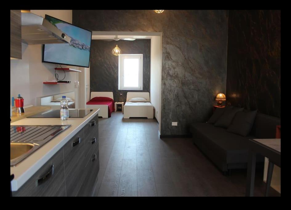 Monolocale Trainspotting Apartment เวโรนา ภายนอก รูปภาพ