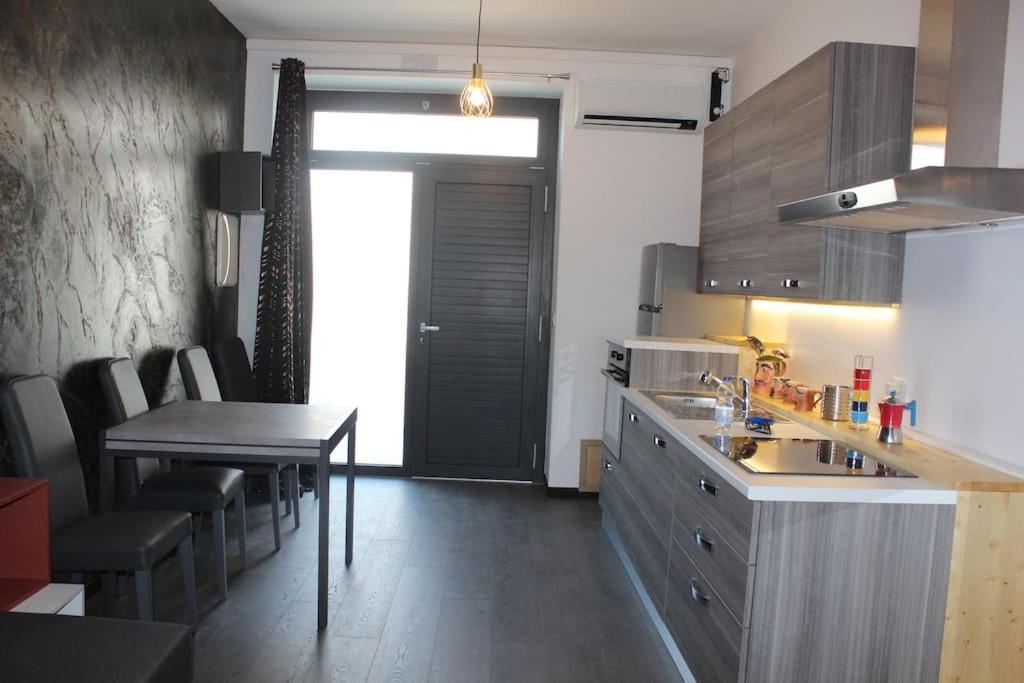 Monolocale Trainspotting Apartment เวโรนา ภายนอก รูปภาพ